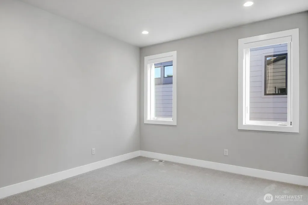 1113 N 39th Court Renton WA 98056