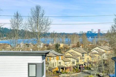 1113 N 39th Court Renton WA 98056