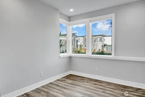 1113 N 39th Court Renton WA 98056
