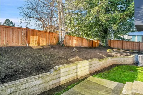 1113 N 39th Court Renton WA 98056