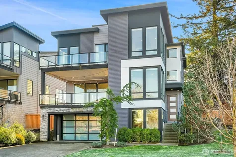 1113 N 39th Court Renton WA 98056