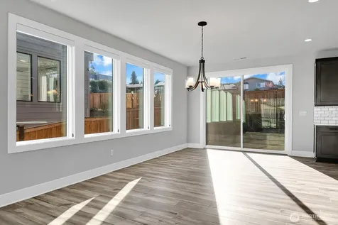 1113 N 39th Court Renton WA 98056