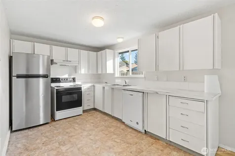 908 139th St E Tacoma WA 98445