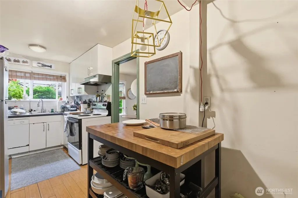 3444 34th Avenue W Seattle WA 98199