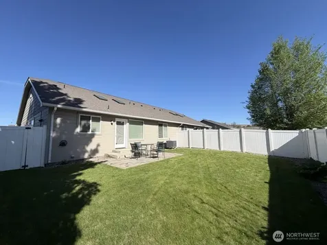 913 S 90th Avenue Yakima WA 98908