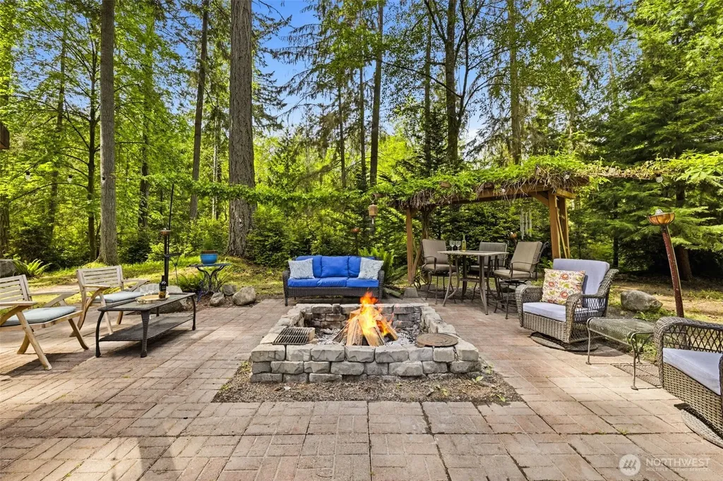 870 10th Lane Fox Island WA 98333