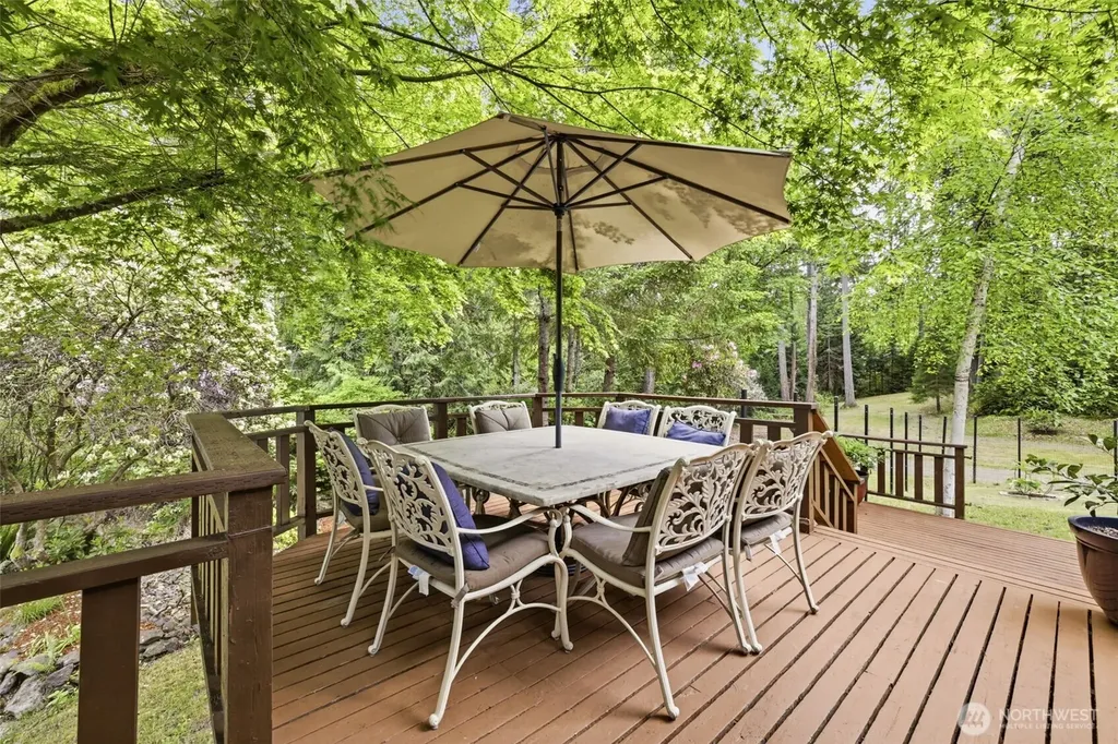 870 10th Lane Fox Island WA 98333