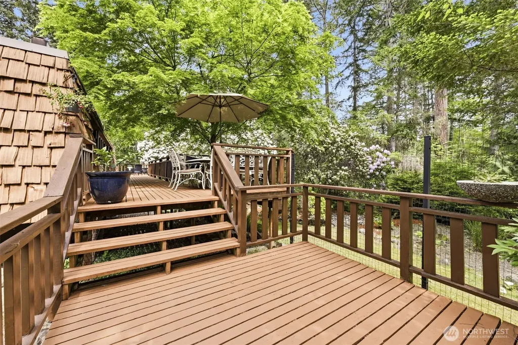 870 10th Lane Fox Island WA 98333