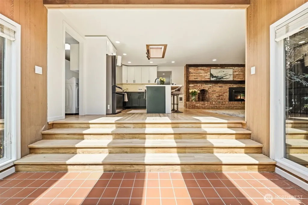 870 10th Lane Fox Island WA 98333
