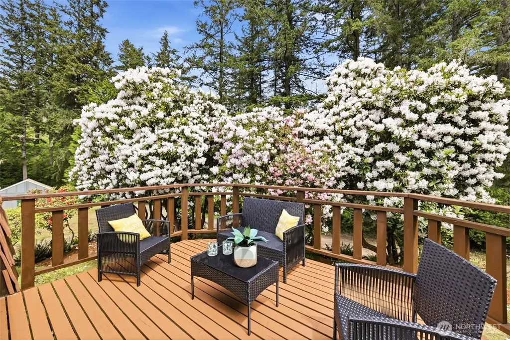 870 10th Lane Fox Island WA 98333