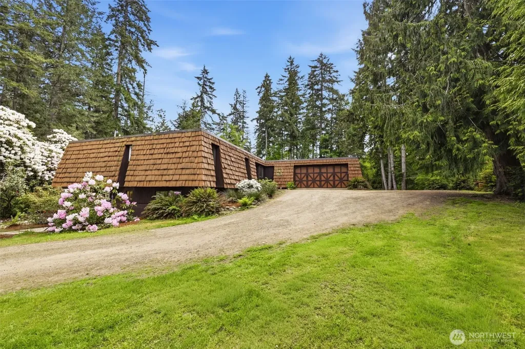 870 10th Lane Fox Island WA 98333