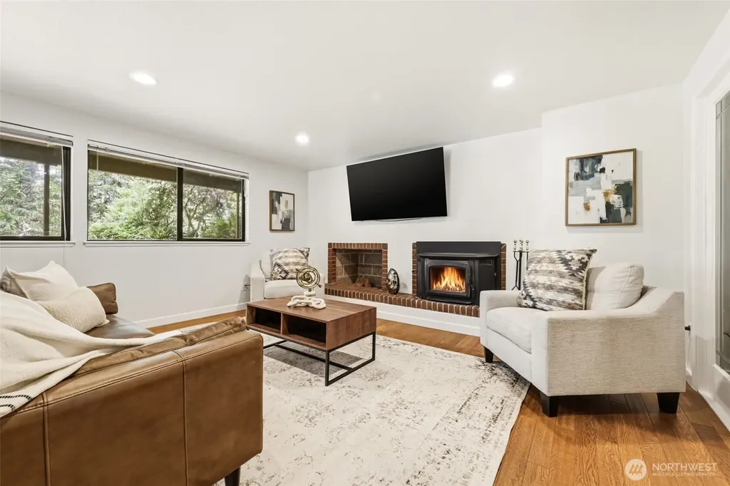 870 10th Lane Fox Island WA 98333