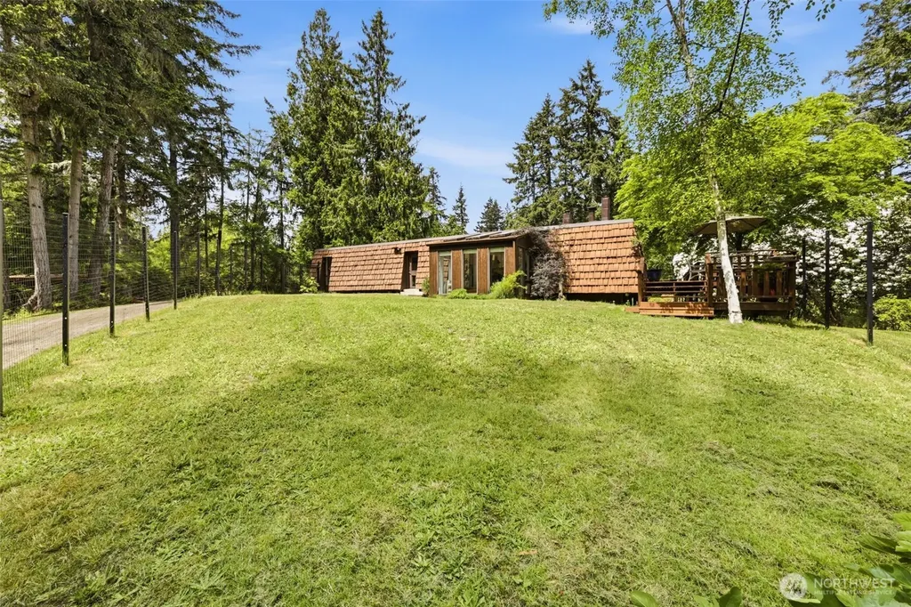 870 10th Lane Fox Island WA 98333