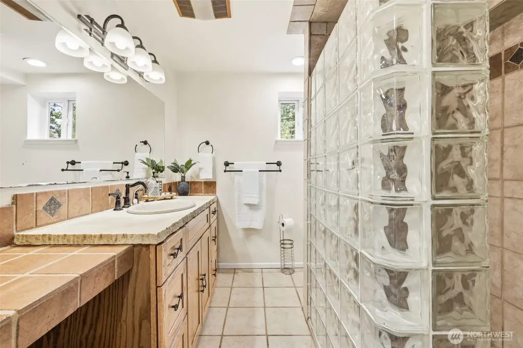 870 10th Lane Fox Island WA 98333