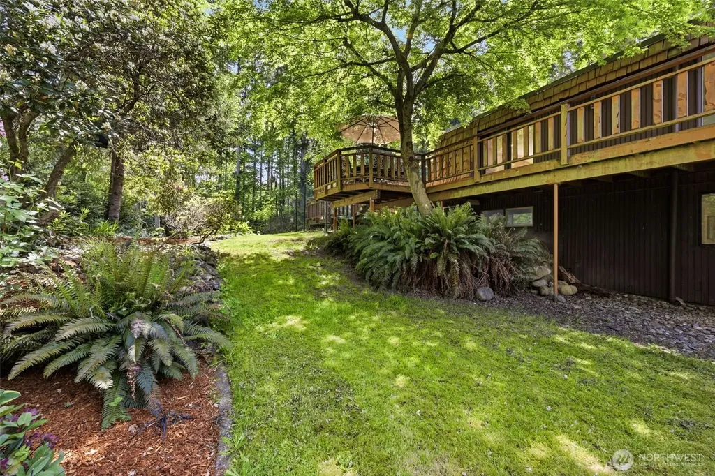 870 10th Lane Fox Island WA 98333