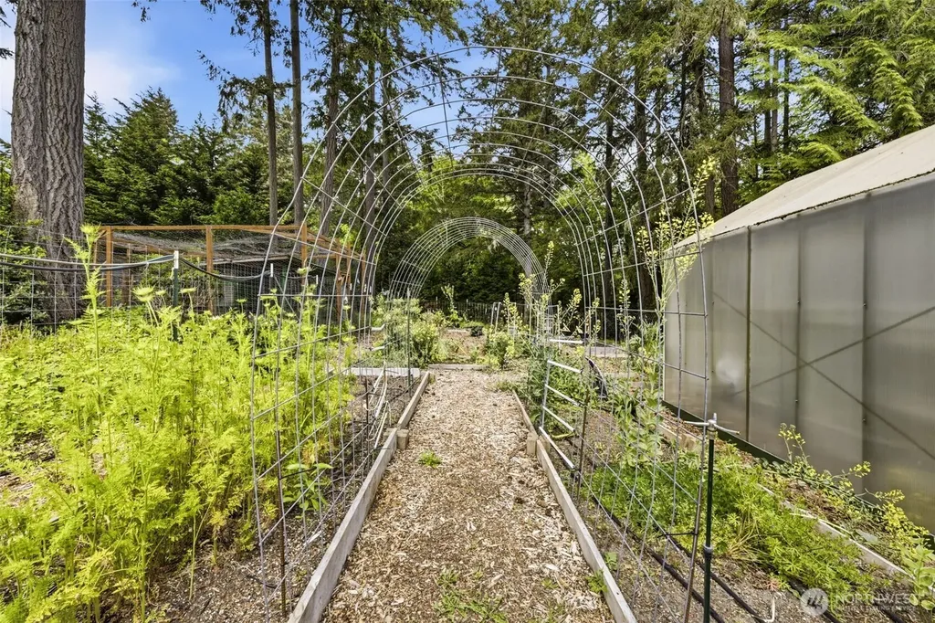 870 10th Lane Fox Island WA 98333