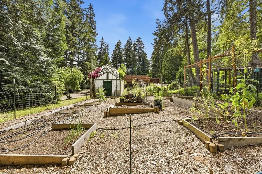 870 10th Lane Fox Island WA 98333