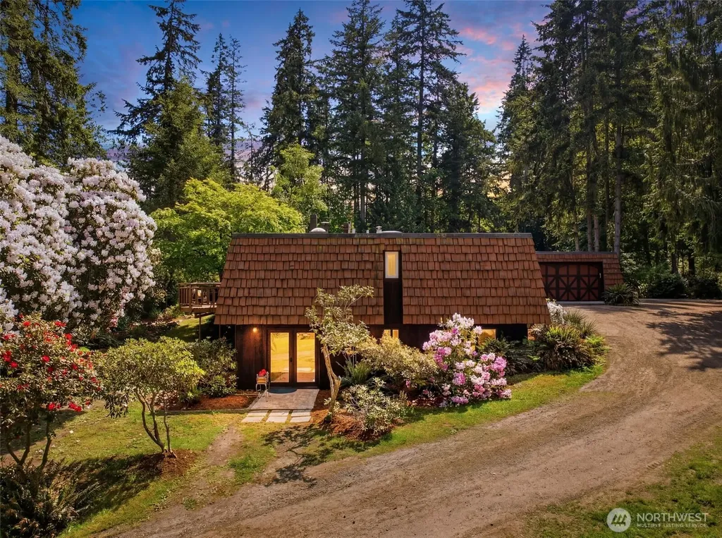 870 10th Lane Fox Island WA 98333