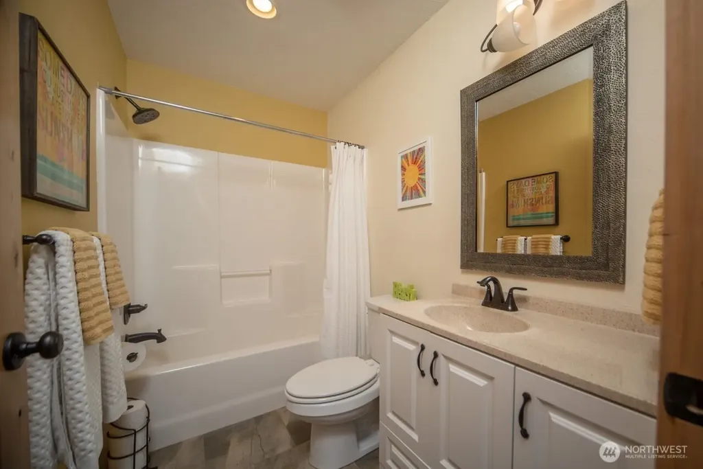 25053 SW Wanapum Street Quincy WA 98848