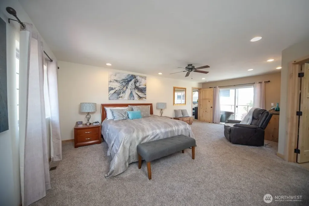 25053 SW Wanapum Street Quincy WA 98848