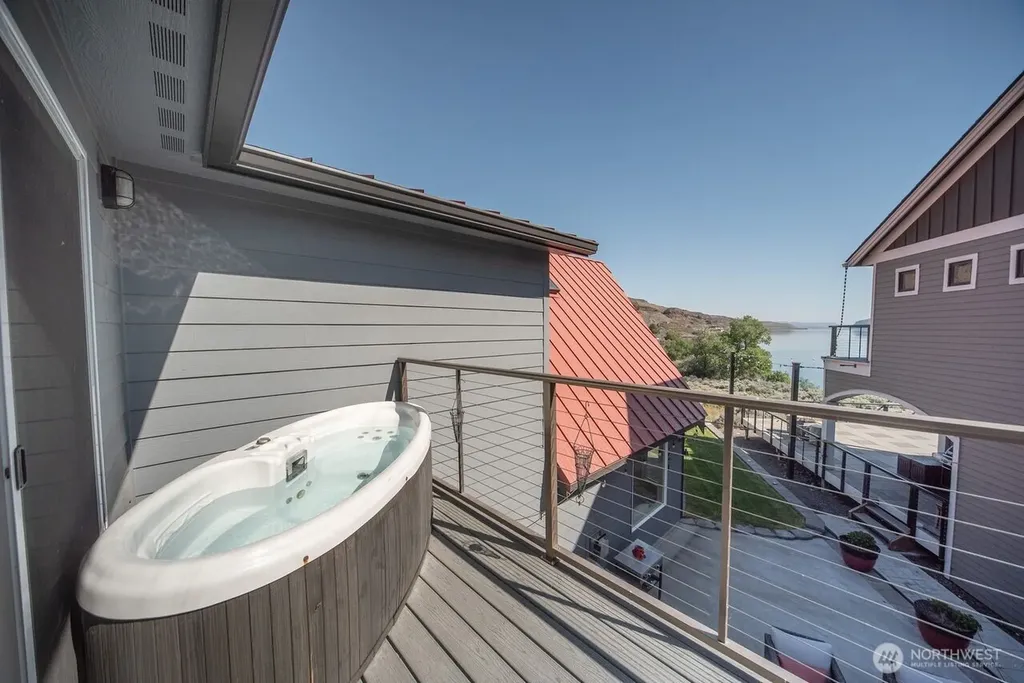 25053 SW Wanapum Street Quincy WA 98848