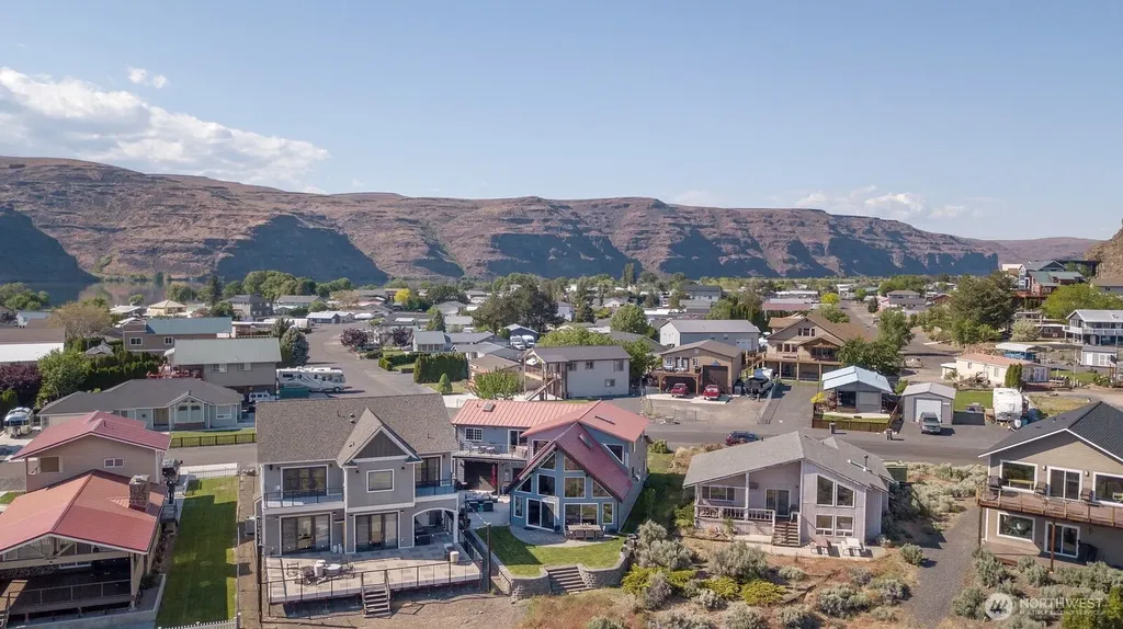 25053 SW Wanapum Street Quincy WA 98848