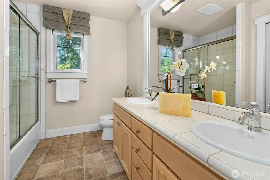 7003 117th Place NE Kirkland WA 98033