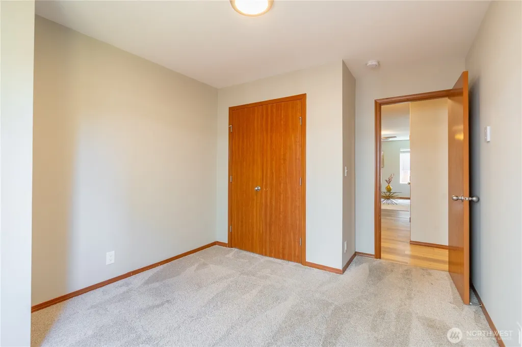 242 Riggs Drive E Enumclaw WA 98022