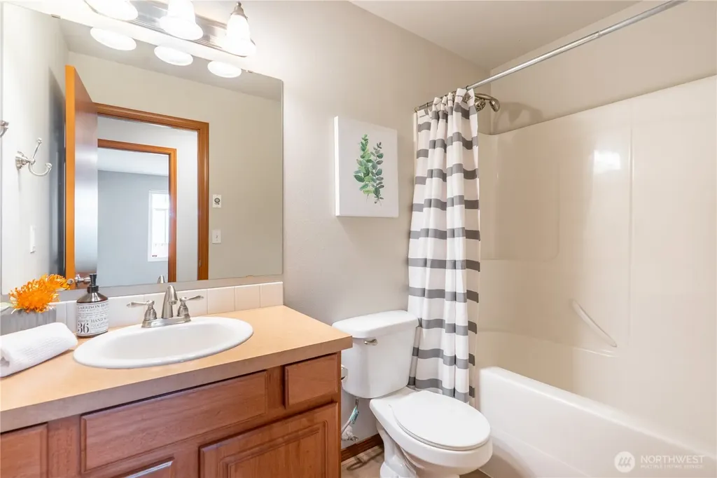 242 Riggs Drive E Enumclaw WA 98022