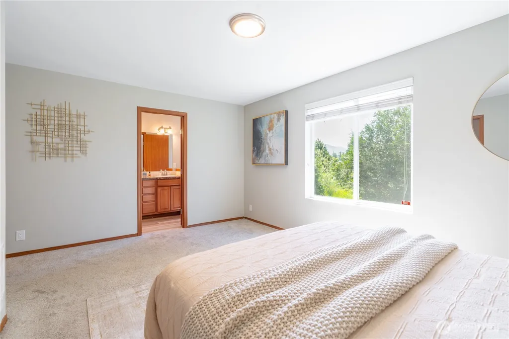 242 Riggs Drive E Enumclaw WA 98022