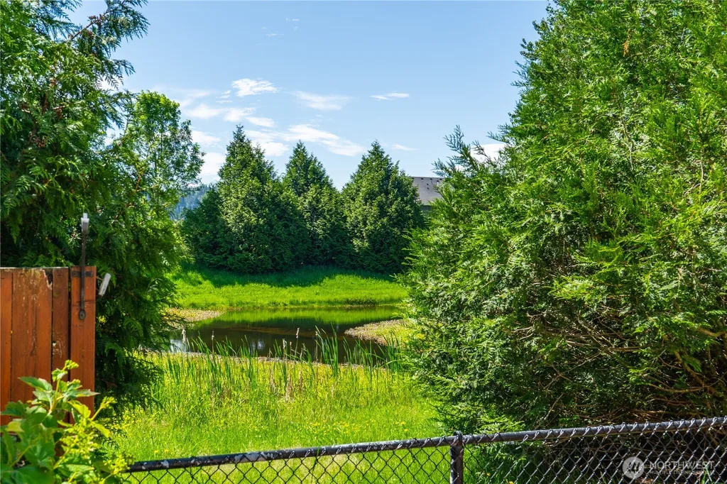 242 Riggs Drive E Enumclaw WA 98022