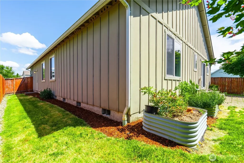 242 Riggs Drive E Enumclaw WA 98022