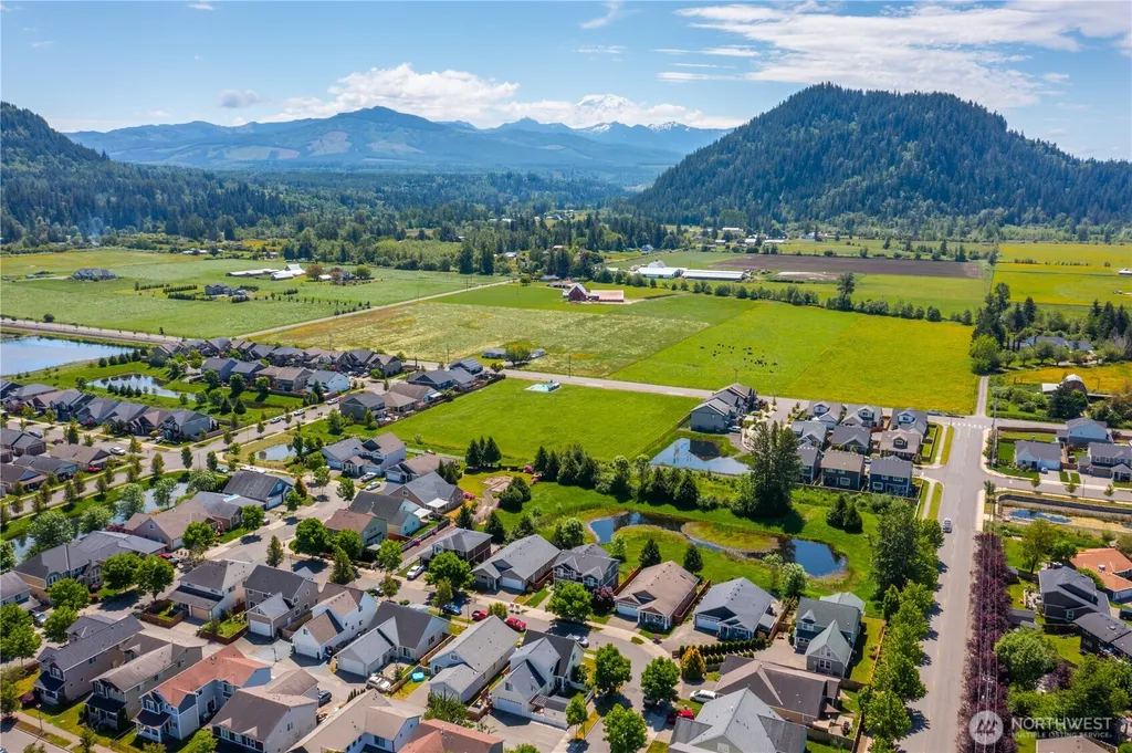 242 Riggs Drive E Enumclaw WA 98022