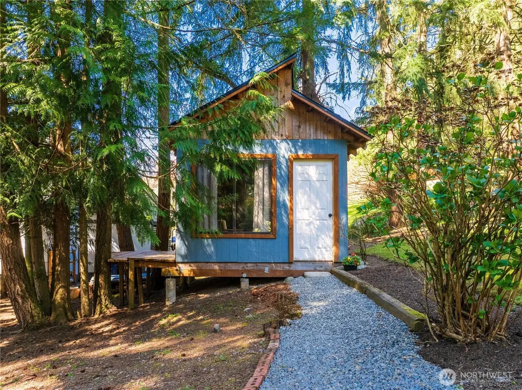20017 Locust Way Lynnwood WA 98036