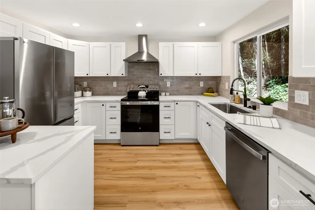 20017 Locust Way Lynnwood WA 98036