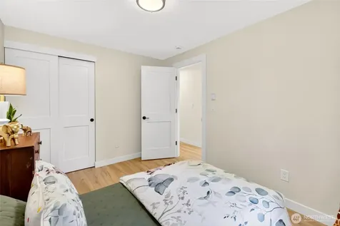 20017 Locust Way Lynnwood WA 98036