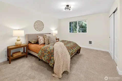 20017 Locust Way Lynnwood WA 98036