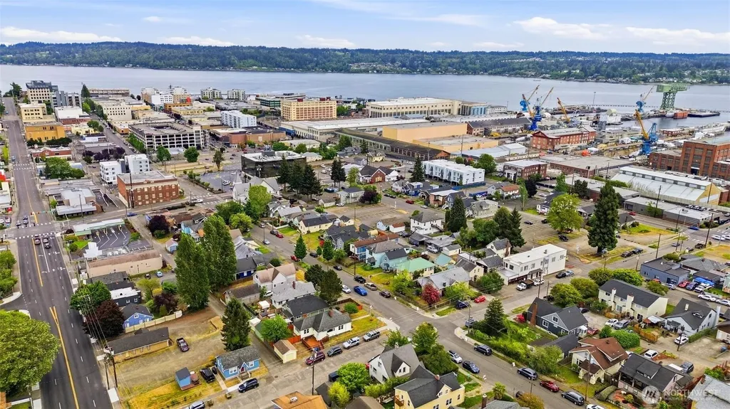 1046 5th Street Bremerton WA 98337