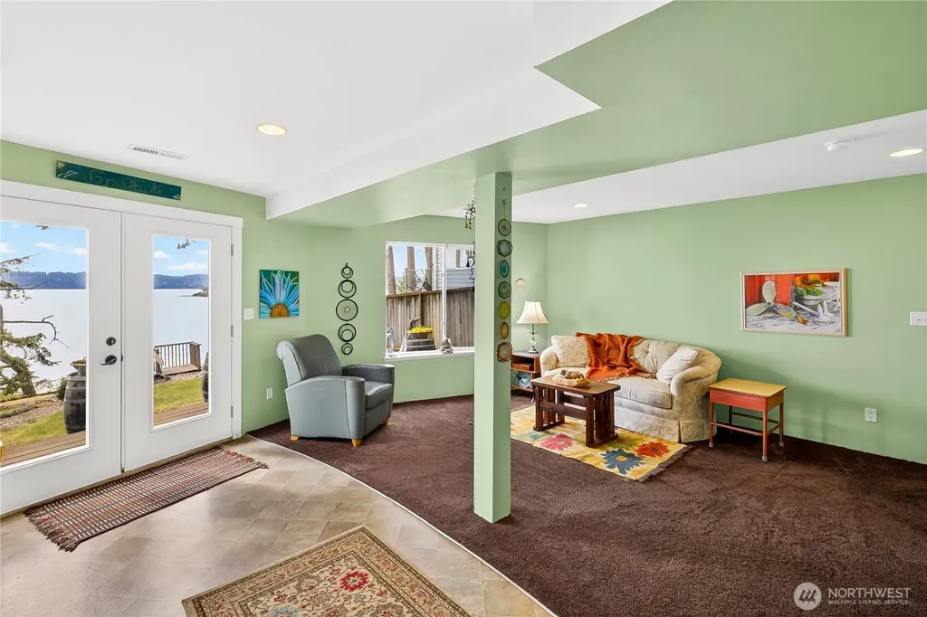 17946 Cobahud La Conner WA 98257