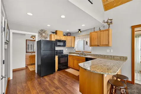 17946 Cobahud La Conner WA 98257