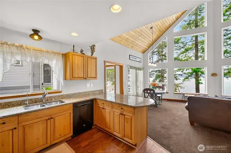 17946 Cobahud La Conner WA 98257