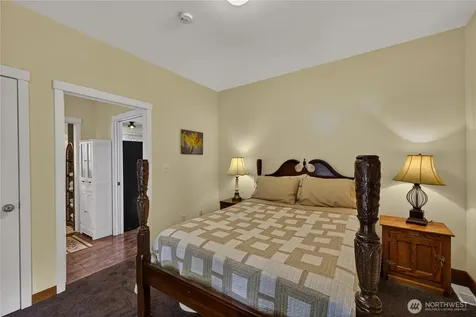 17946 Cobahud La Conner WA 98257
