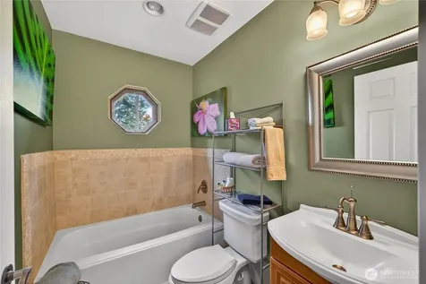 17946 Cobahud La Conner WA 98257