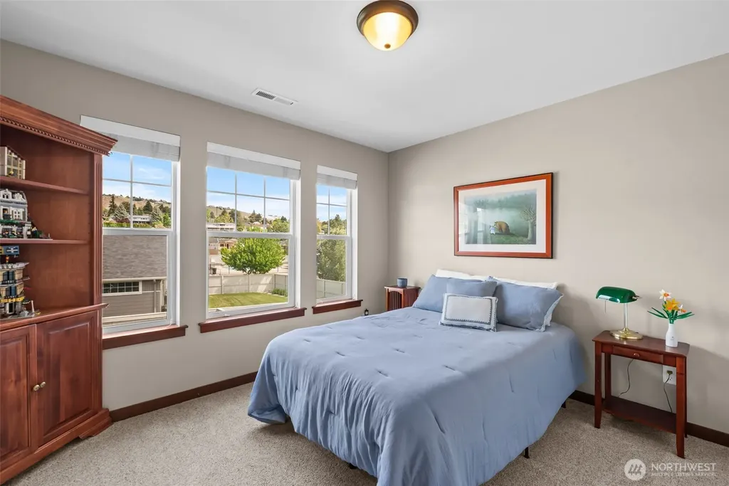 2452 NW Columbia Avenue East Wenatchee WA 98802