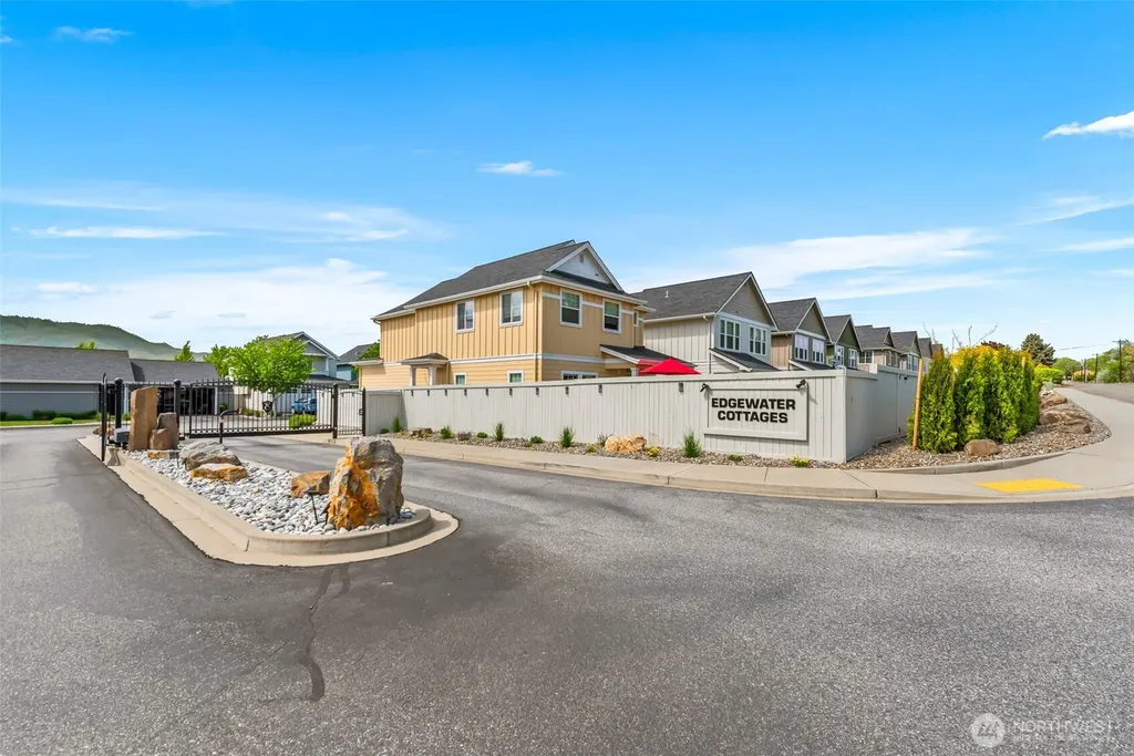 2452 NW Columbia Avenue East Wenatchee WA 98802