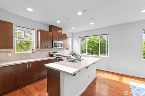 15720 Manor Way Lynnwood WA 98087