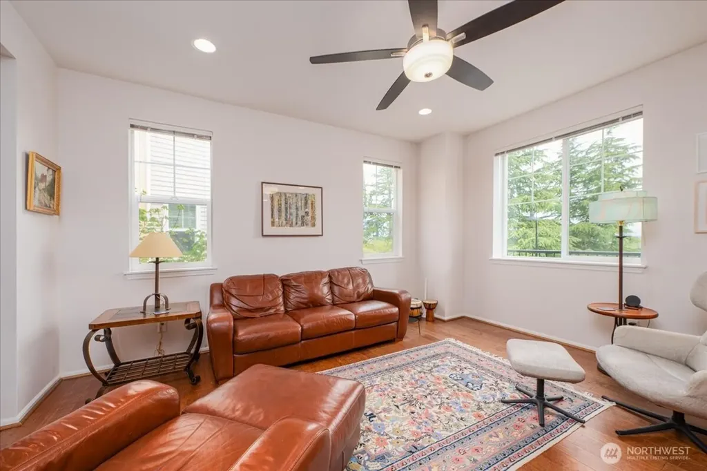 6910 31st Avenue SW Seattle WA 98126