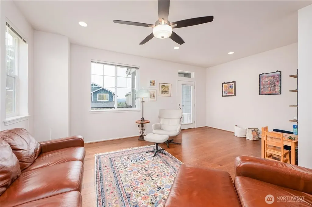 6910 31st Avenue SW Seattle WA 98126