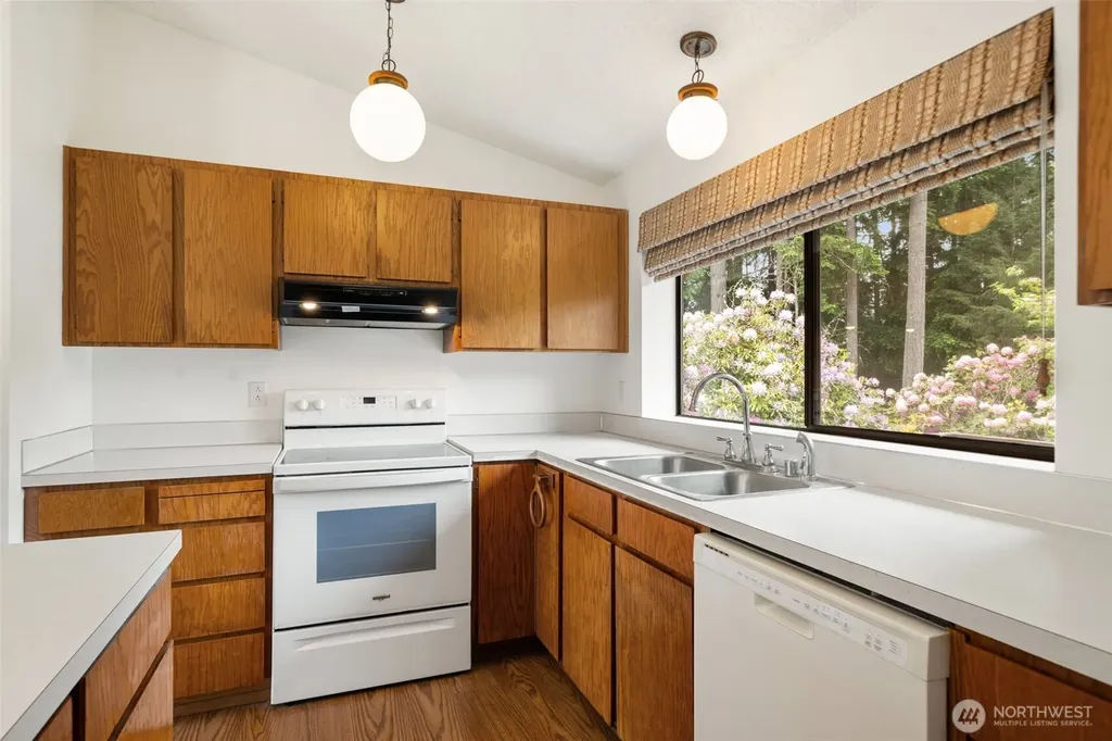 10090 Ogle Road NE Poulsbo WA 98370