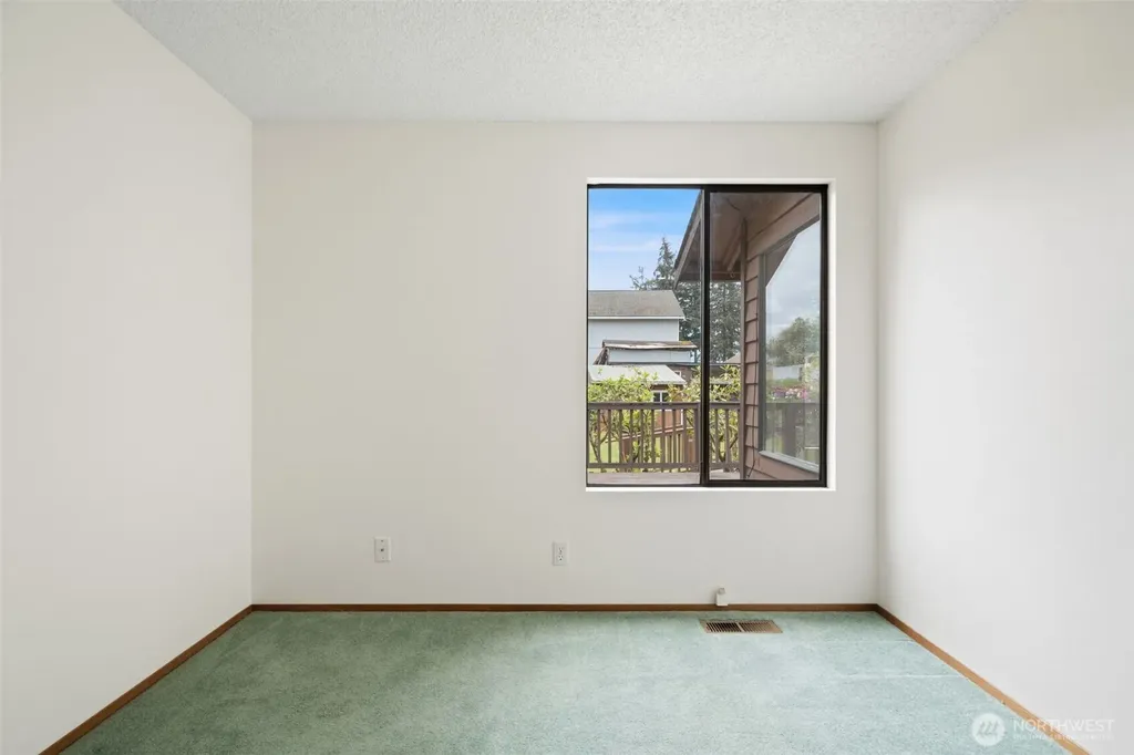 10090 Ogle Road NE Poulsbo WA 98370